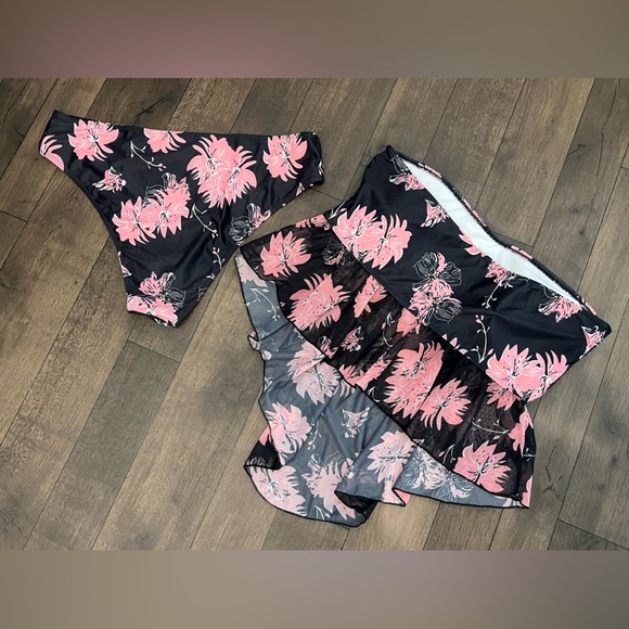 4x two piece of black and pink swimsuit brand new never worn - Picture 2 of 2
